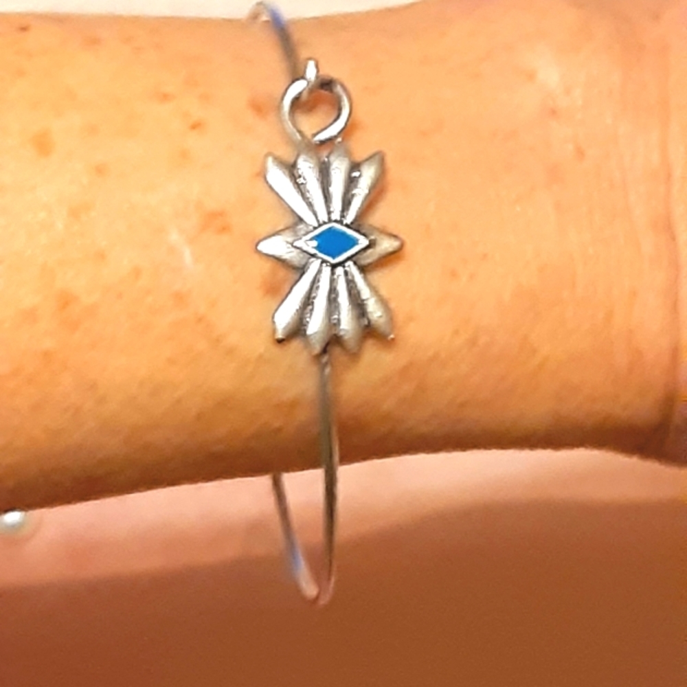 Silver/blue stone bracelet